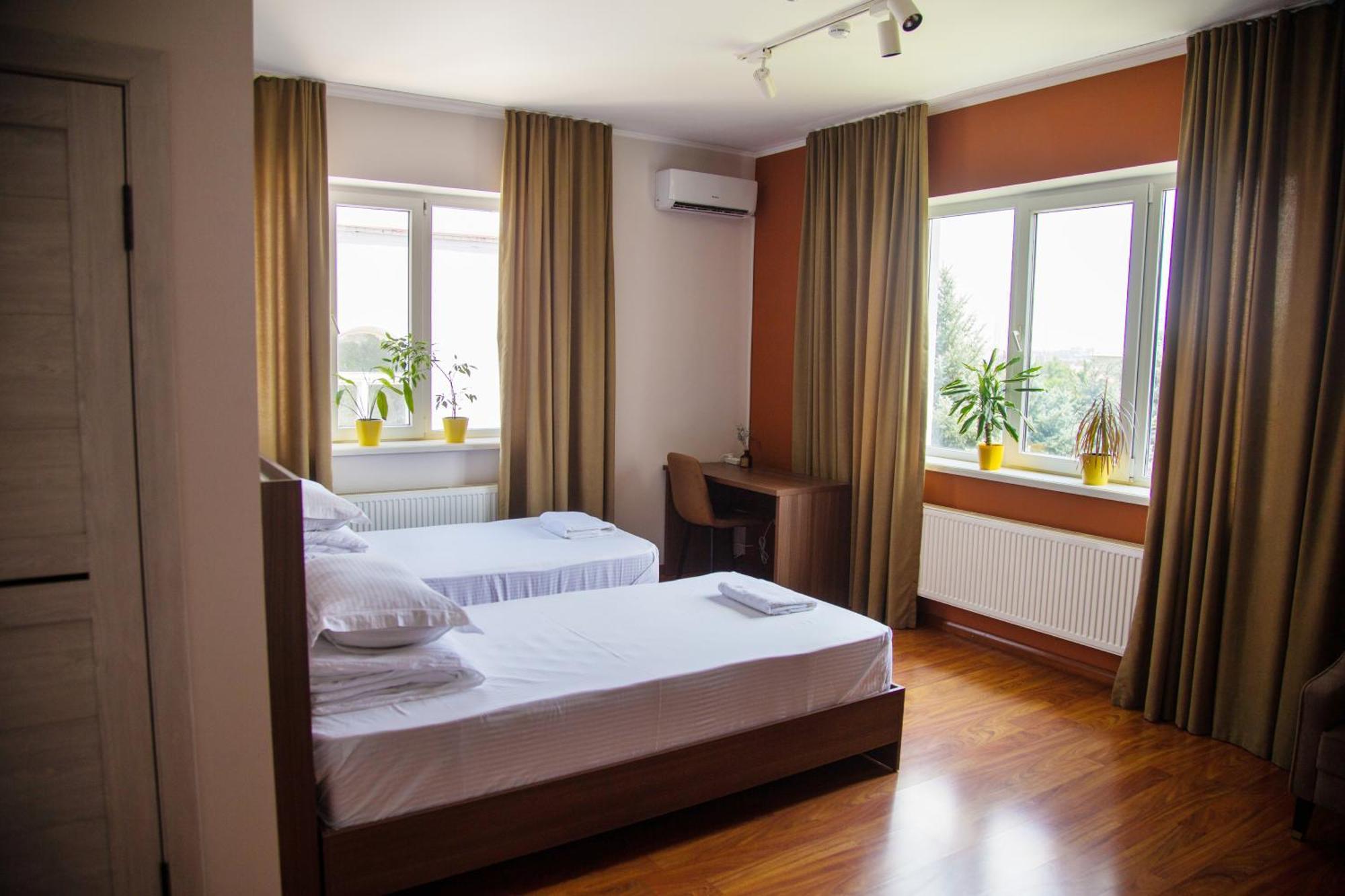 People Guest House Бишкек Экстерьер фото