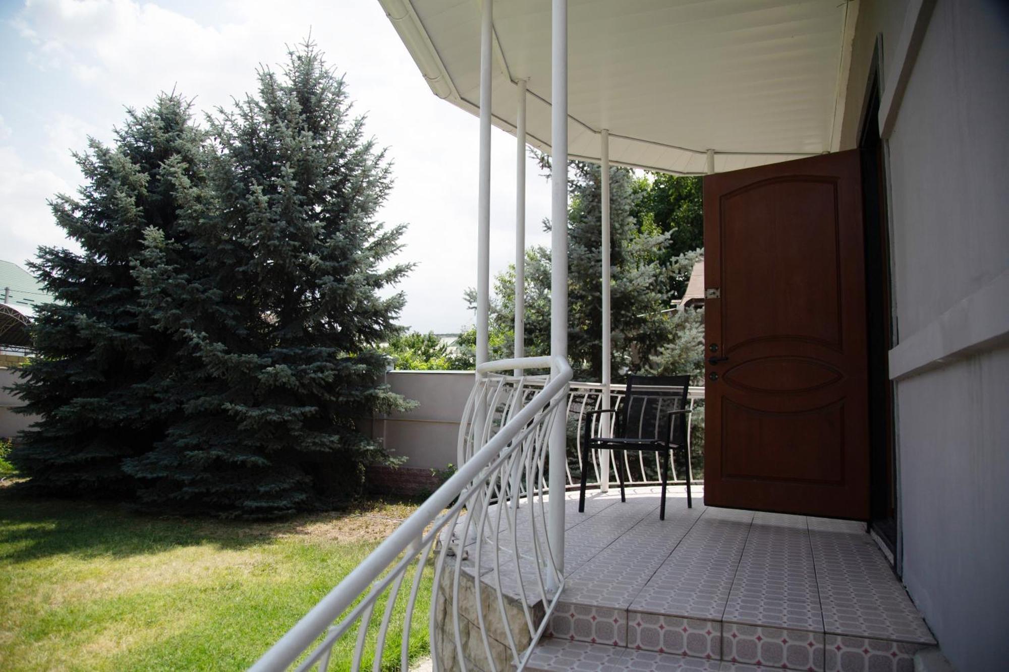 People Guest House Бишкек Экстерьер фото