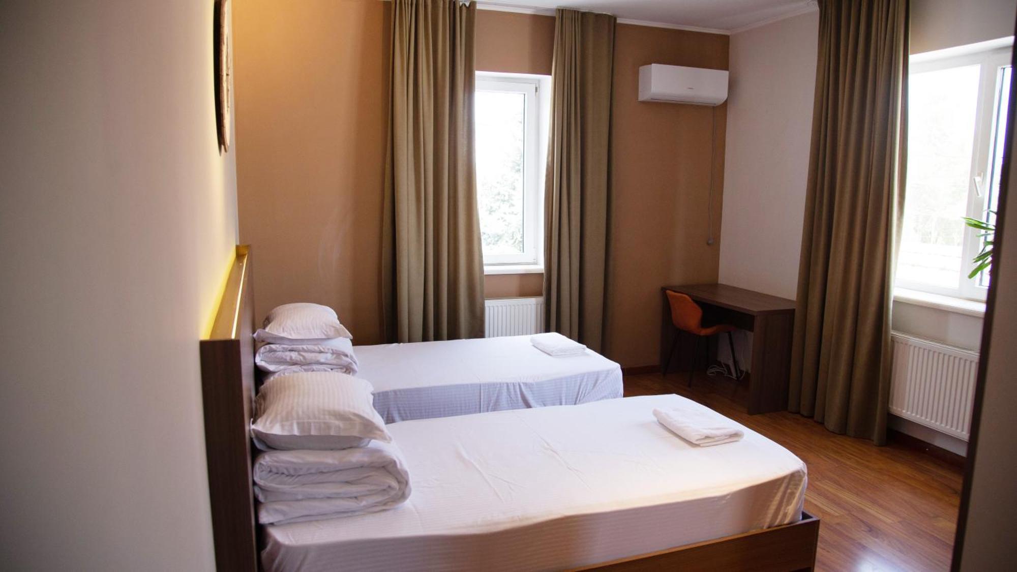 People Guest House Бишкек Экстерьер фото