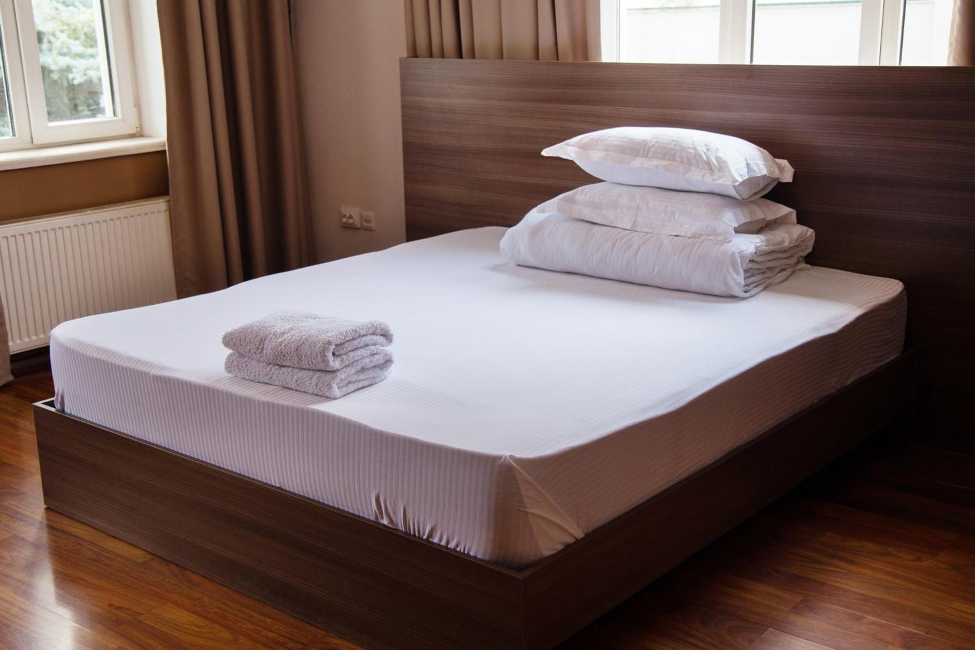 People Guest House Бишкек Экстерьер фото