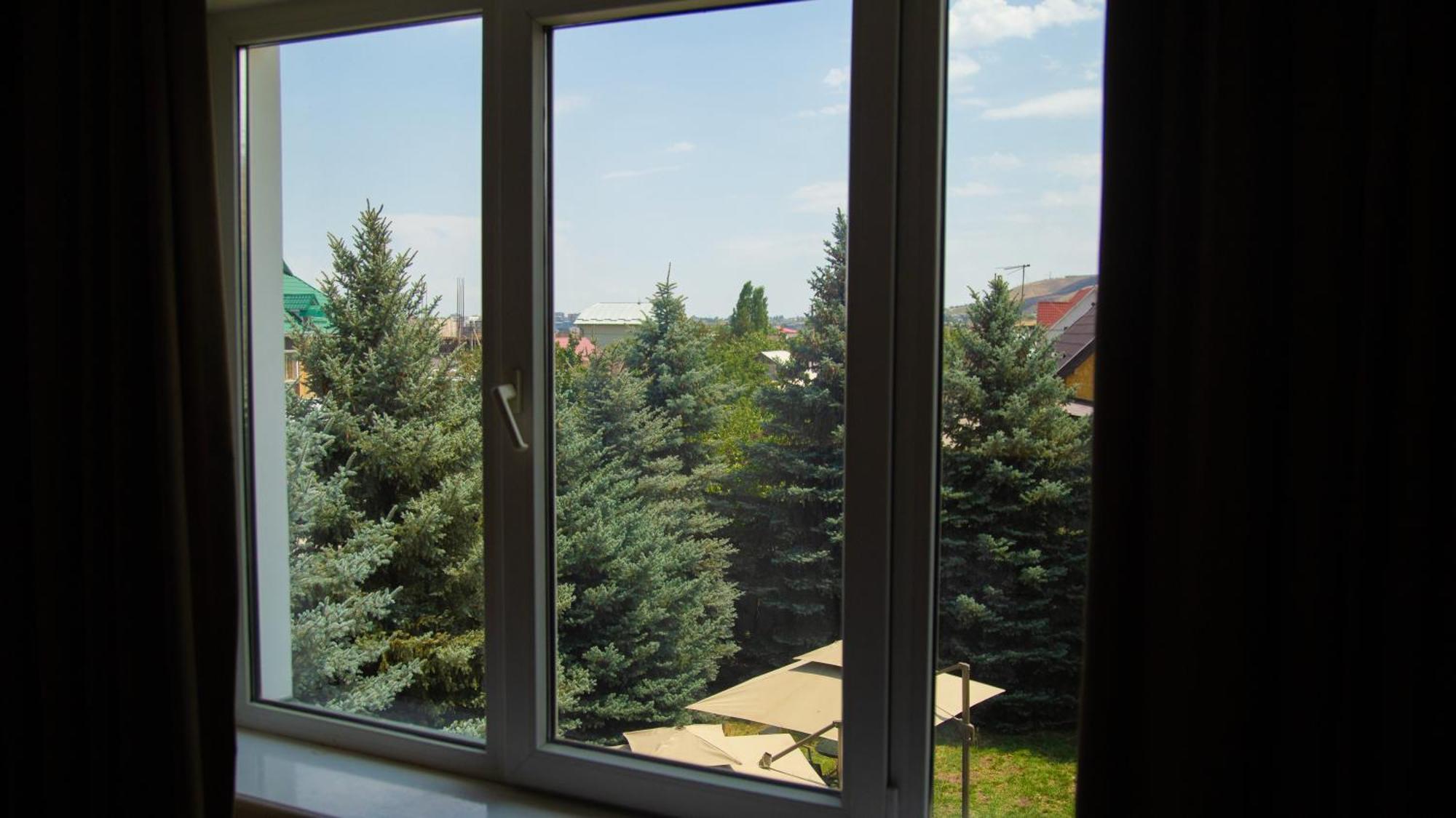 People Guest House Бишкек Экстерьер фото