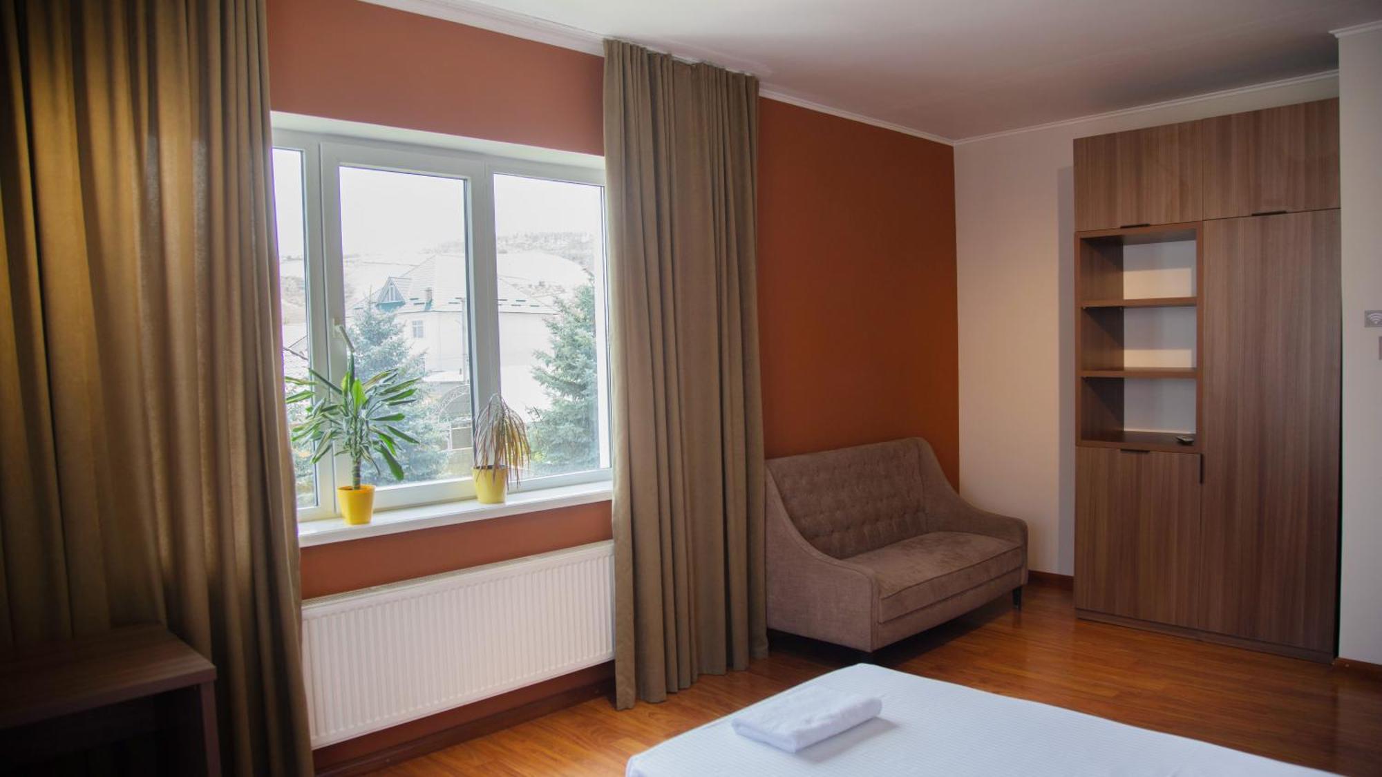 People Guest House Бишкек Экстерьер фото