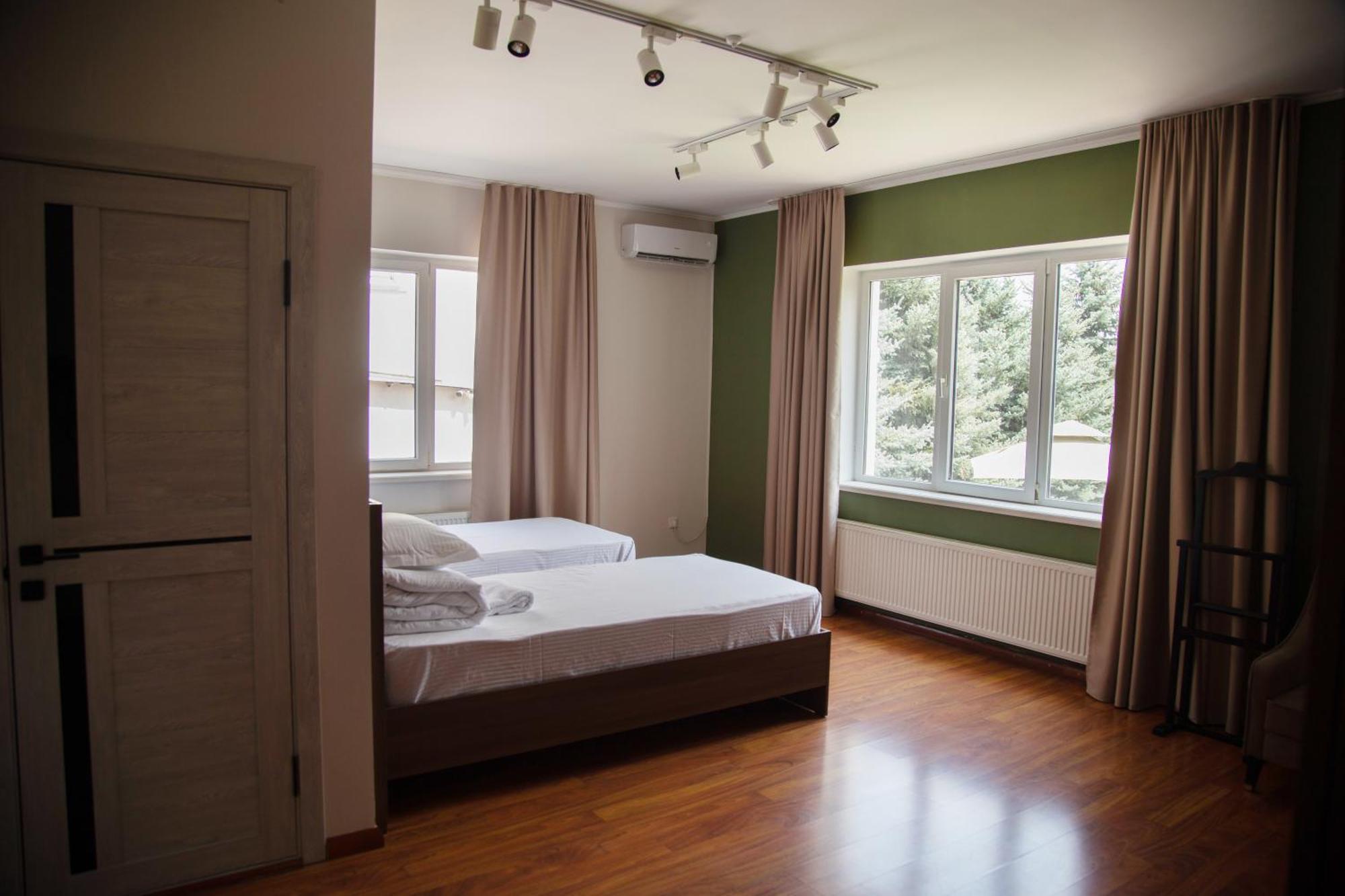 People Guest House Бишкек Экстерьер фото