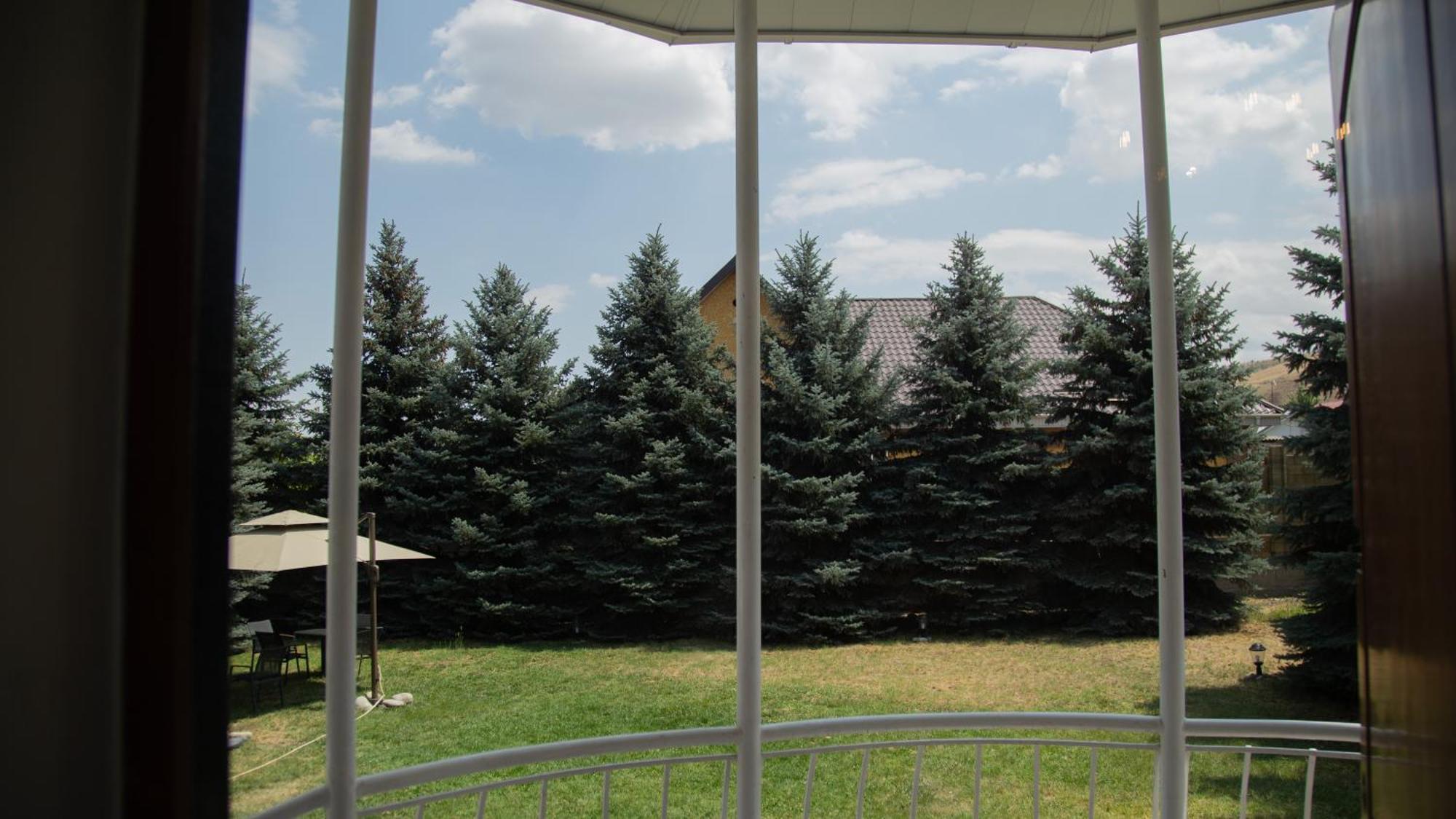 People Guest House Бишкек Экстерьер фото