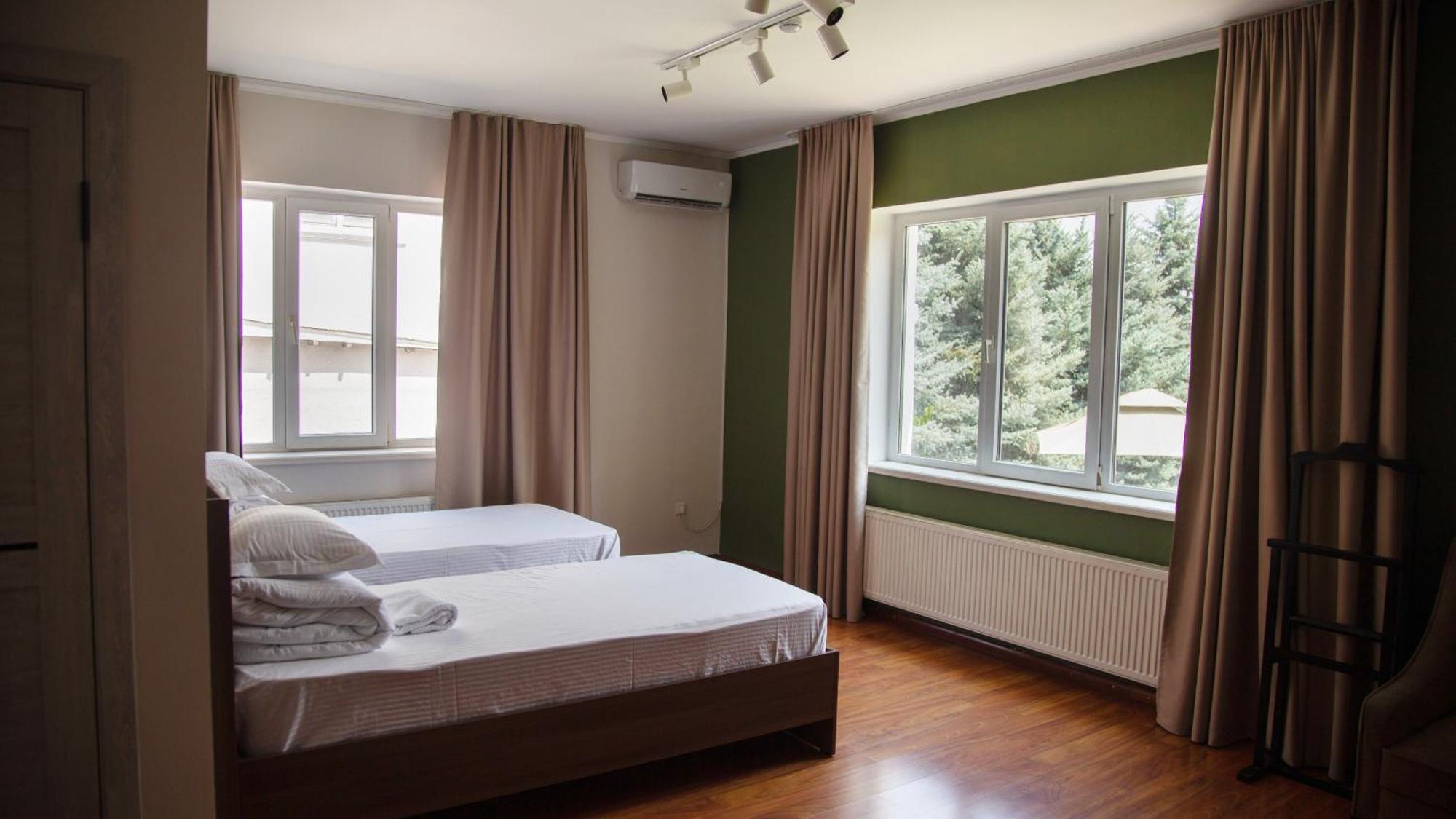 People Guest House Бишкек Экстерьер фото